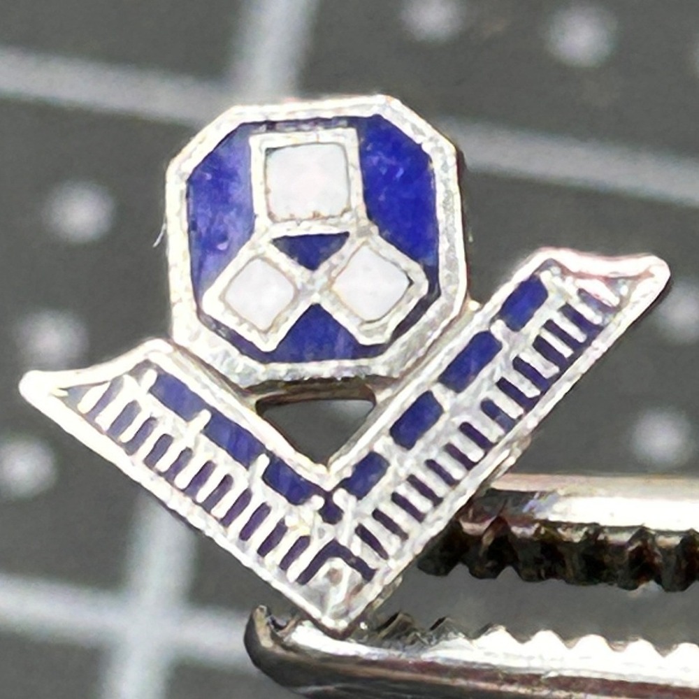 Masonic Past Master Enamel Lapel Pin Blue White Silver Tone Fraternal Jewelry